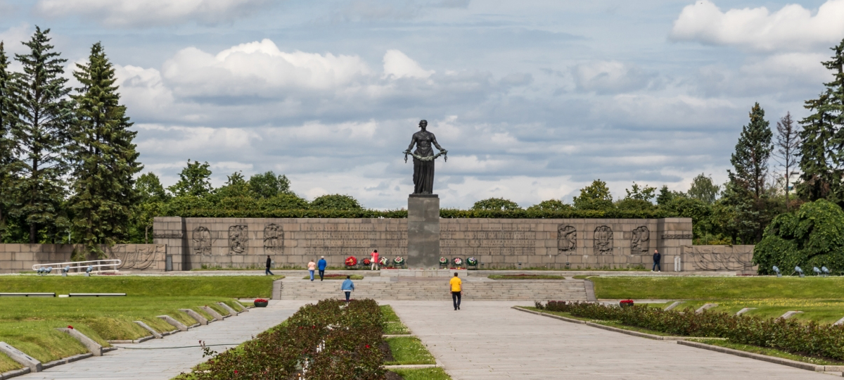 В Петербурге отремонтируют братские захоронения блокадных времён