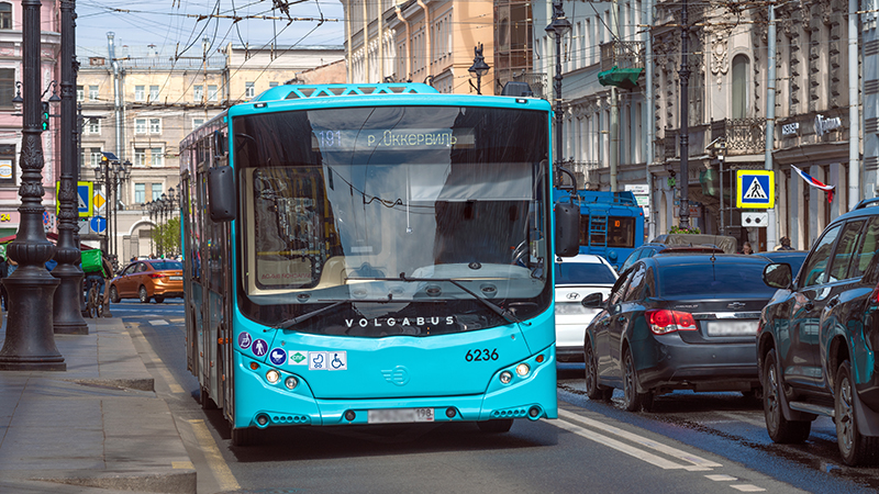 На Пасху маршруты к петербургским кладбищам усилят дополнительными автобусами